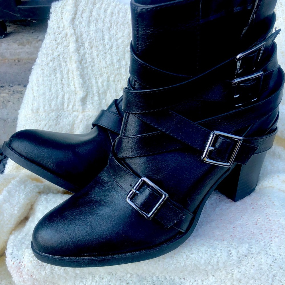 Woman’s Size 10 Boots Slip On with Heel by etc!